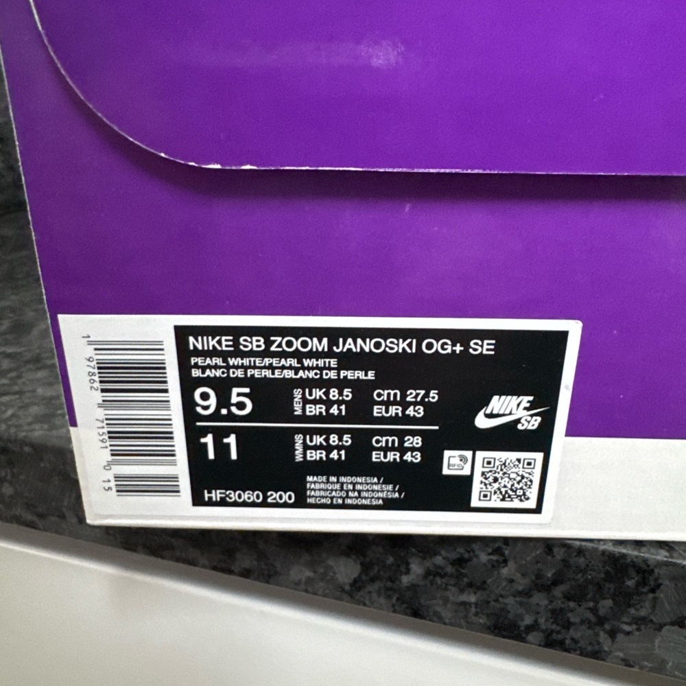 Nike SB Zoom Janoski OG+ SE in Pearl White